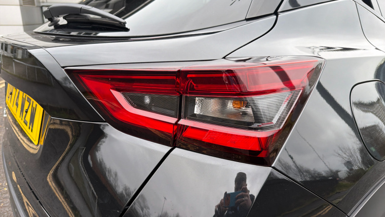 Nissan Juke 1.0 DiG-T N-Connecta 5dr Petrol Hatchback